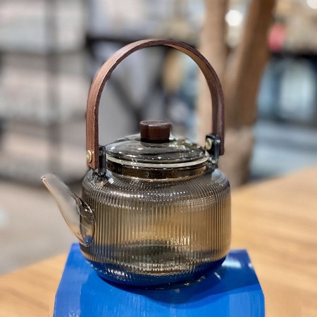 قوری پیرکس چایی آنتی شوک دسته بالا دودی رنگ وارداتی قوری پیرکس چایی آنتی شوک دسته بالا دودی رنگ وارداتی